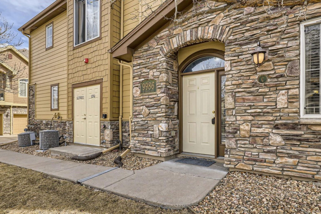 Lakeview-Condominium
